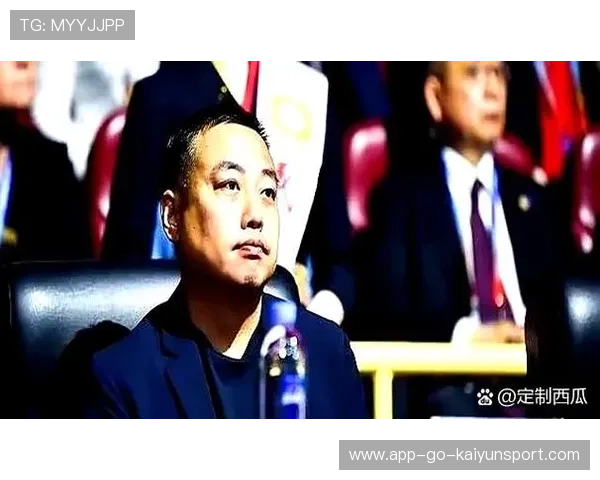 乒乓球选手反手拧拉连续得分，全场鼓掌