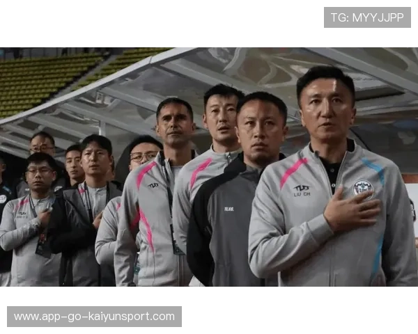 职业俱乐部是否为球员配备专属学习教练与导师，进入职业足球俱乐部需要什么条件