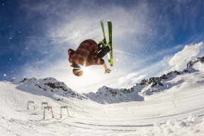 kaiyun体育app-“安赫尔·巴尔博萨的全场运动能力，推动阿根廷美洲狮队战术多元化”